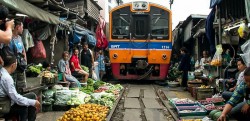 Umbrella Market (Mae Klong Market)